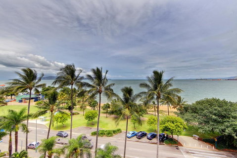 Ocean View Studios 75 The Strand, Free Fast Wifi/Foxtel - Tourism Townsville 0
