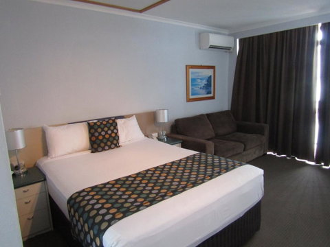 Ocean View Studios 75 The Strand, Free Fast Wifi/Foxtel - Tourism Townsville 3