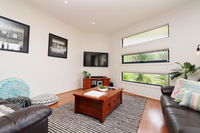 Ocean Whispers - Pets WiFi 300m Beach 3 Bdrm Linen