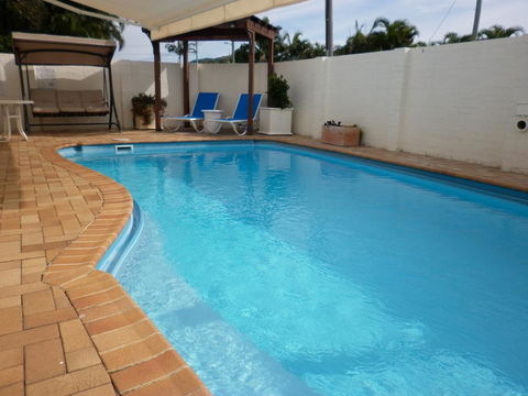 Oceana Holiday Units - Tourism Townsville 0