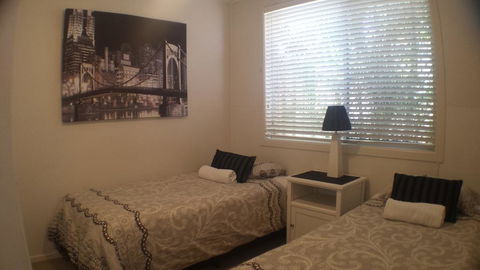 Oceana Holiday Units - Tourism Townsville 3