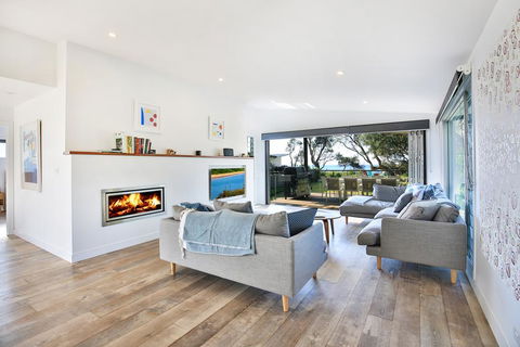 Oceanside @ Culburra - Pet Friendly Absolute Beachfront - Tourism Townsville 2