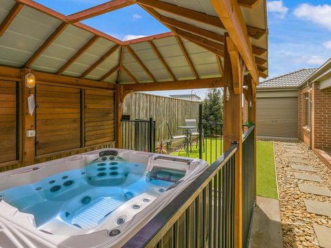 Ohana On The Island - Tourism Townsville 0