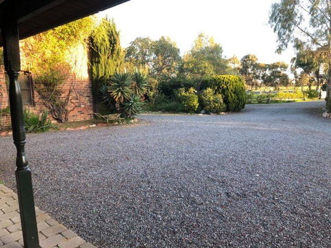 Olde Horsham Motor Inn - Tourism Townsville 0