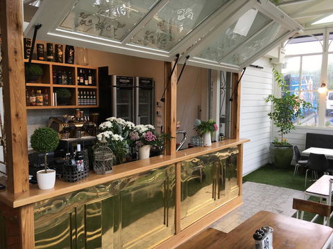 Oscars Hotel And Cafe Bar - Tourism Townsville 0