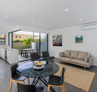 Oxford Steps - Executive 2BR Bulimba Apartment Across from the Park on Oxford St - Tourism Townsville