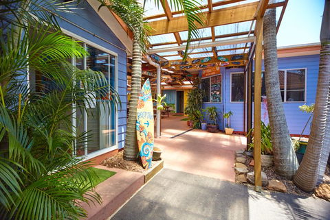 Ozzie Pozzie Backpackers - Port Macquarie YHA - Tourism Townsville 0