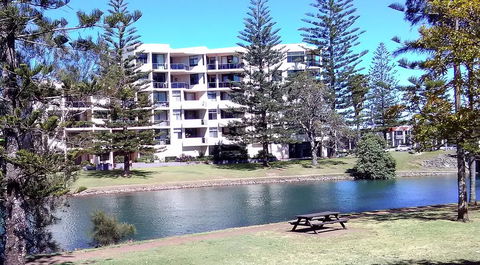 Palm Court Motor Inn - Tourism Townsville 3