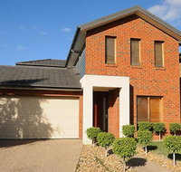 Pampas Grass Homestay A - Tourism Townsville