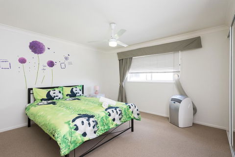 Panda Holiday -Close Mountain Ocean Pet Friendly - Tourism Townsville 0