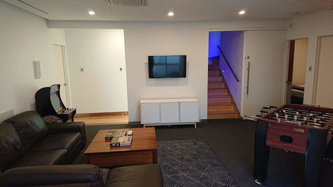 Paradise Escapes - Tourism Townsville 0