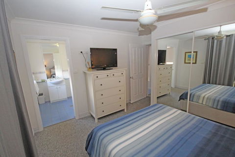 Paradise Waters - No. 13 - Tourism Townsville 1