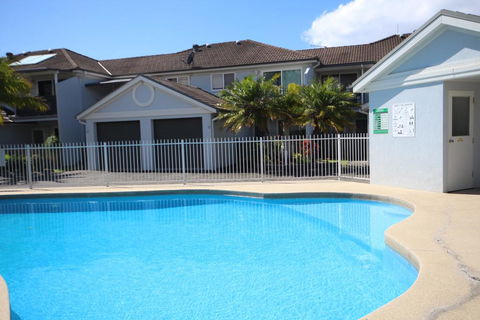 Paradise Waters - No. 13 - Tourism Townsville 0