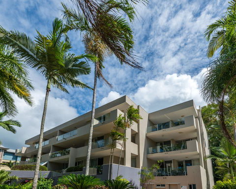 Paringa  -  Private Beachfront Apartments - Tourism Townsville 0