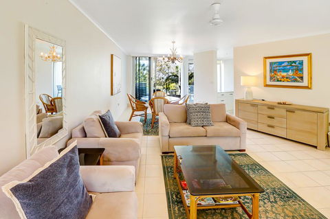 Paringa  -  Private Beachfront Apartments - Tourism Townsville 3