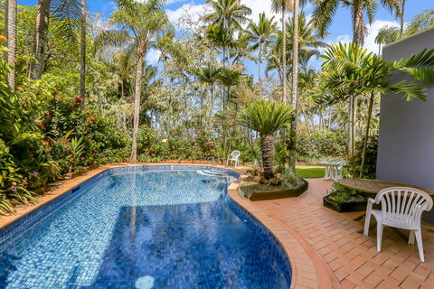 Paringa  -  Private Beachfront Apartments - Tourism Townsville 1