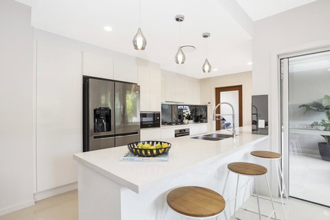 Park Avenue Terrace House Sleeps 9 - Tourism Townsville 3