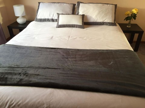 Penguin Seaside Homestay - Tourism Townsville 2