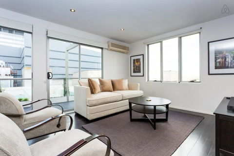 Penthouse At Graffiti Laneways & Top Restaurants - Tourism Townsville 0