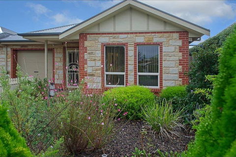 Perfect Location Central Modern Cottage - Free WiFi - Tourism Townsville 1