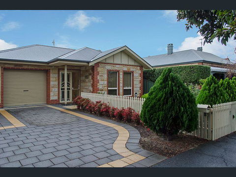 Perfect Location Central Modern Cottage - Free WiFi - Tourism Townsville 0