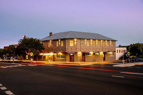 Pier Hotel - Tourism Townsville 0