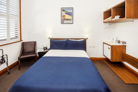 Pier Hotel - Tourism Townsville 3