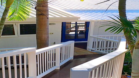 Pineapple House Whitsundays - Tourism Townsville 3