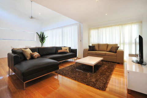 Pinnacle Apartments - Tourism Townsville 0