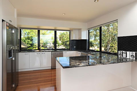 Pinnacle Apartments - Tourism Townsville 2