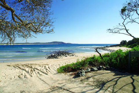 Plomer Beach House - Tourism Townsville 3