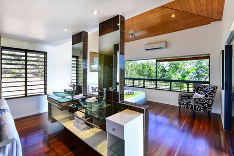 Point Blue On Hamilton Island - Tourism Townsville 3