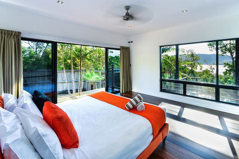 Point Blue On Hamilton Island - Tourism Townsville 2