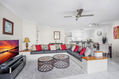 Poolside Apt In Alamanda Beachfront Resort (52) - Tourism Townsville 3