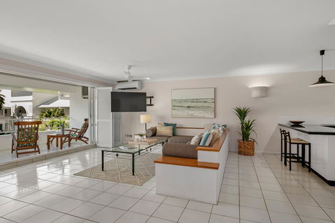 Poolside Apt In Alamanda Beachfront Resort (88) - Tourism Townsville 3