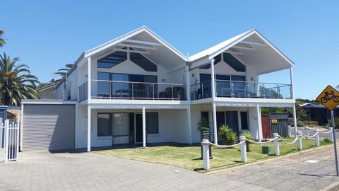 Port Elliot Beachcomber - Tourism Townsville 1