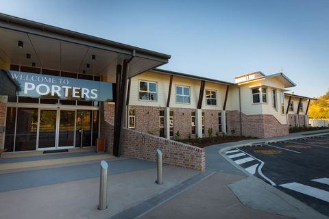 Porter's Plainland Hotel - Tourism Townsville 0