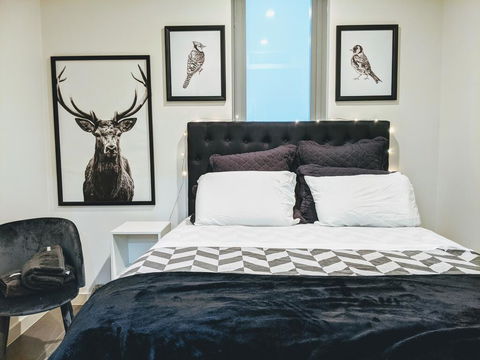 Presidential 3-bed 2-bath, Balcony, With Pool Included - Tourism Townsville 3