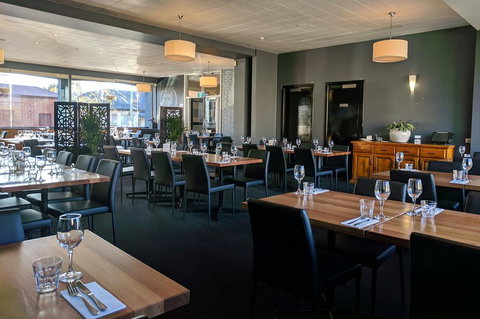 Prince Of Wales Hotel - Tourism Townsville 1