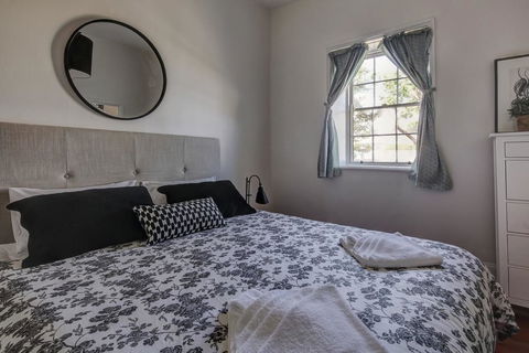 Prue's Cottage - Well Appointed Family Getaway - Tourism Townsville 1