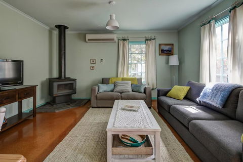 Prue's Cottage - Well Appointed Family Getaway - Tourism Townsville 2