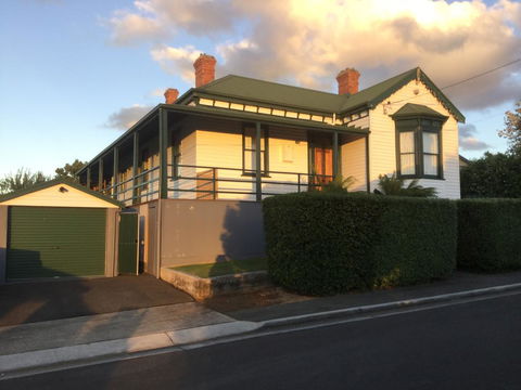 Pump Jack B&B - Tourism Townsville 0
