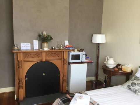 Pump Jack B&B - Tourism Townsville 3