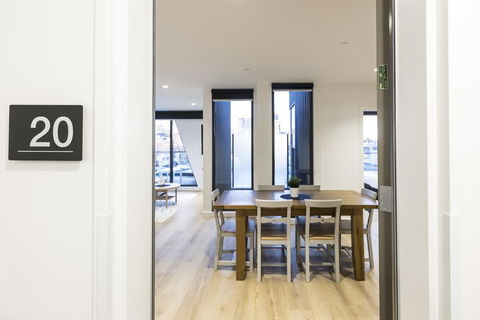 Q Squared Serviced Apartments - Tourism Townsville 3