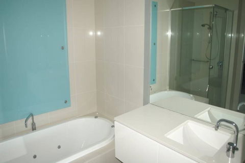 Q1 1 Bedroom Apartment On 30th Floor - Tourism Townsville 2