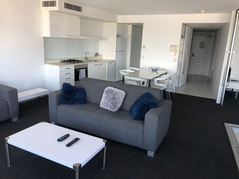 Q1 1 Bedroom Apartment On 30th Floor - Tourism Townsville 1