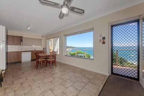 Quarterdeck, Unit 3/12 Magnus Street - Tourism Townsville 3