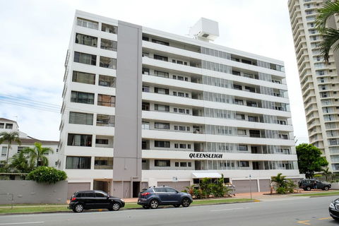 Queensleigh Holiday Apartments - Tourism Townsville 0