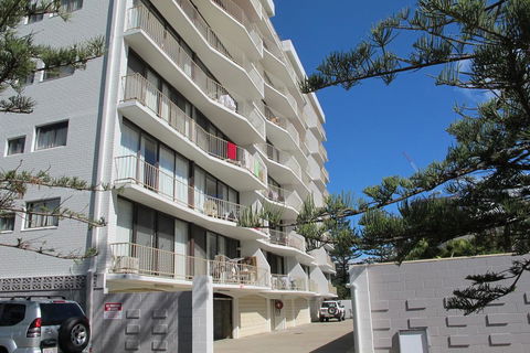 Queensleigh Holiday Apartments - Tourism Townsville 1