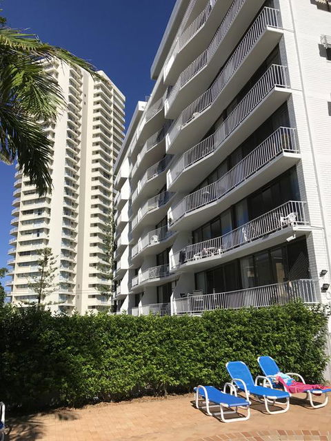 Queensleigh Holiday Apartments - Tourism Townsville 3
